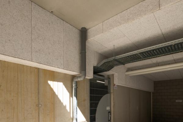 View from the courtyard to the ceiling 